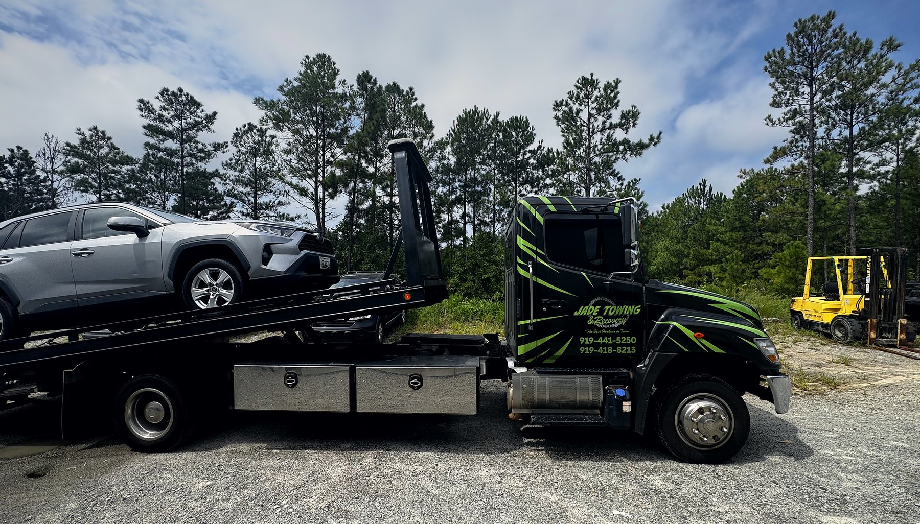 Jade Towing rollback with an SUV loaded on the deck